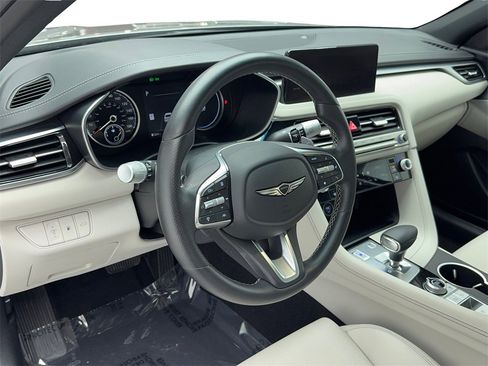 Used 2025 Genesis G70 2.5T image 14