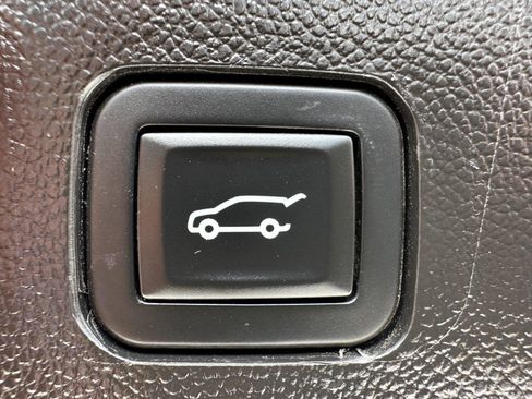 Used 2018 Chevrolet Traverse High Country image 27