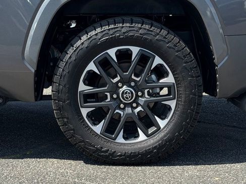 Used 2023 Toyota Tundra Limited AWD/4WD image 11