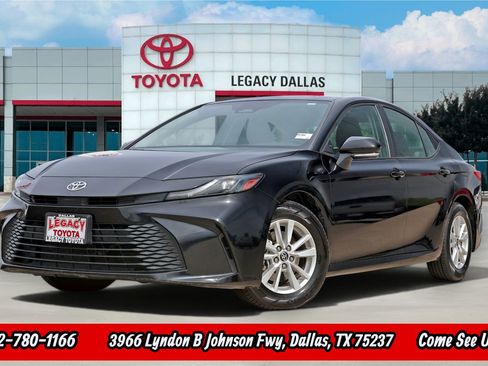 Used 2025 Toyota Camry LE w/ Convenience Package image 1