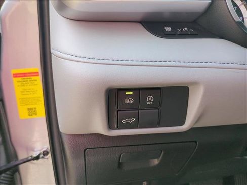 Used 2023 Toyota Highlander XLE FWD image 10
