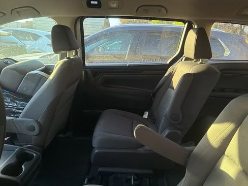 Used 2018 Honda Odyssey EX image 10