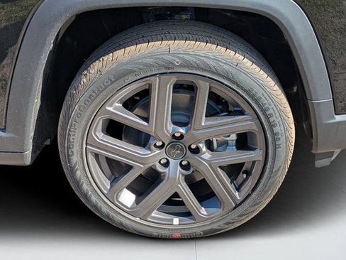 New 2026 Jeep Compass Latitude w/ Sun and Sound Group image 9