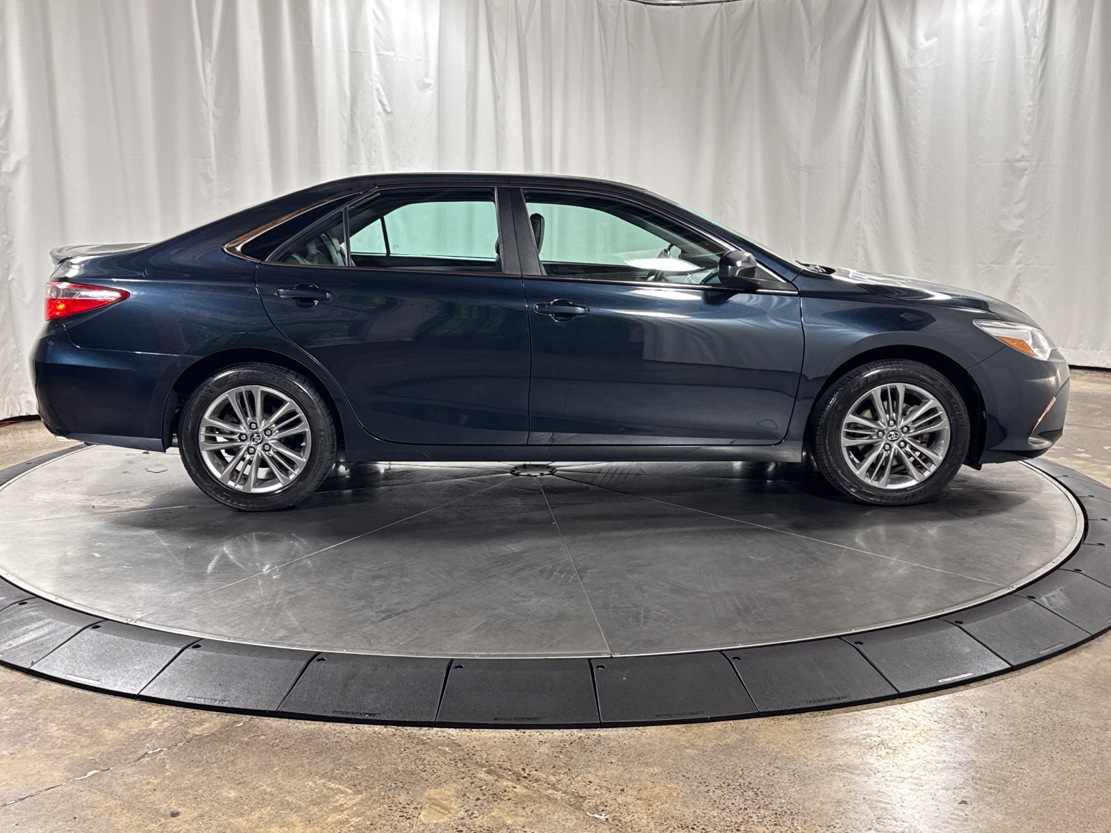 Used 2017 Toyota Camry SE FWD image 8
