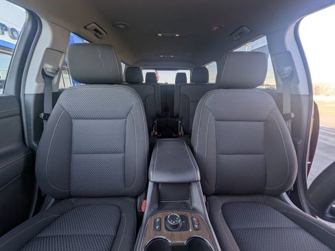 Used 2023 GMC Acadia SLE w/ Driver Convenience Package image 24