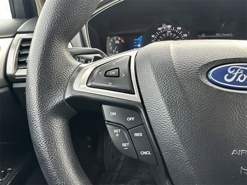 Used 2018 Ford Fusion SE image 23
