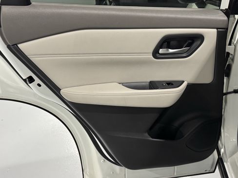 Used 2023 Nissan Rogue SL image 32