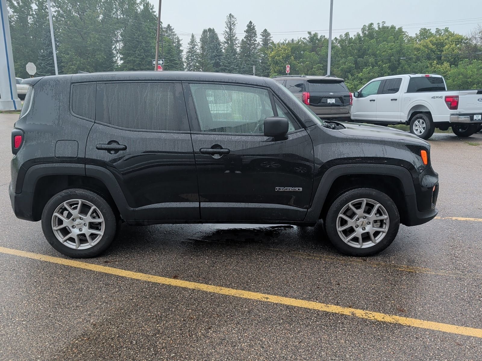 Used 2023 Jeep Renegade Latitude AWD/4WD image 6