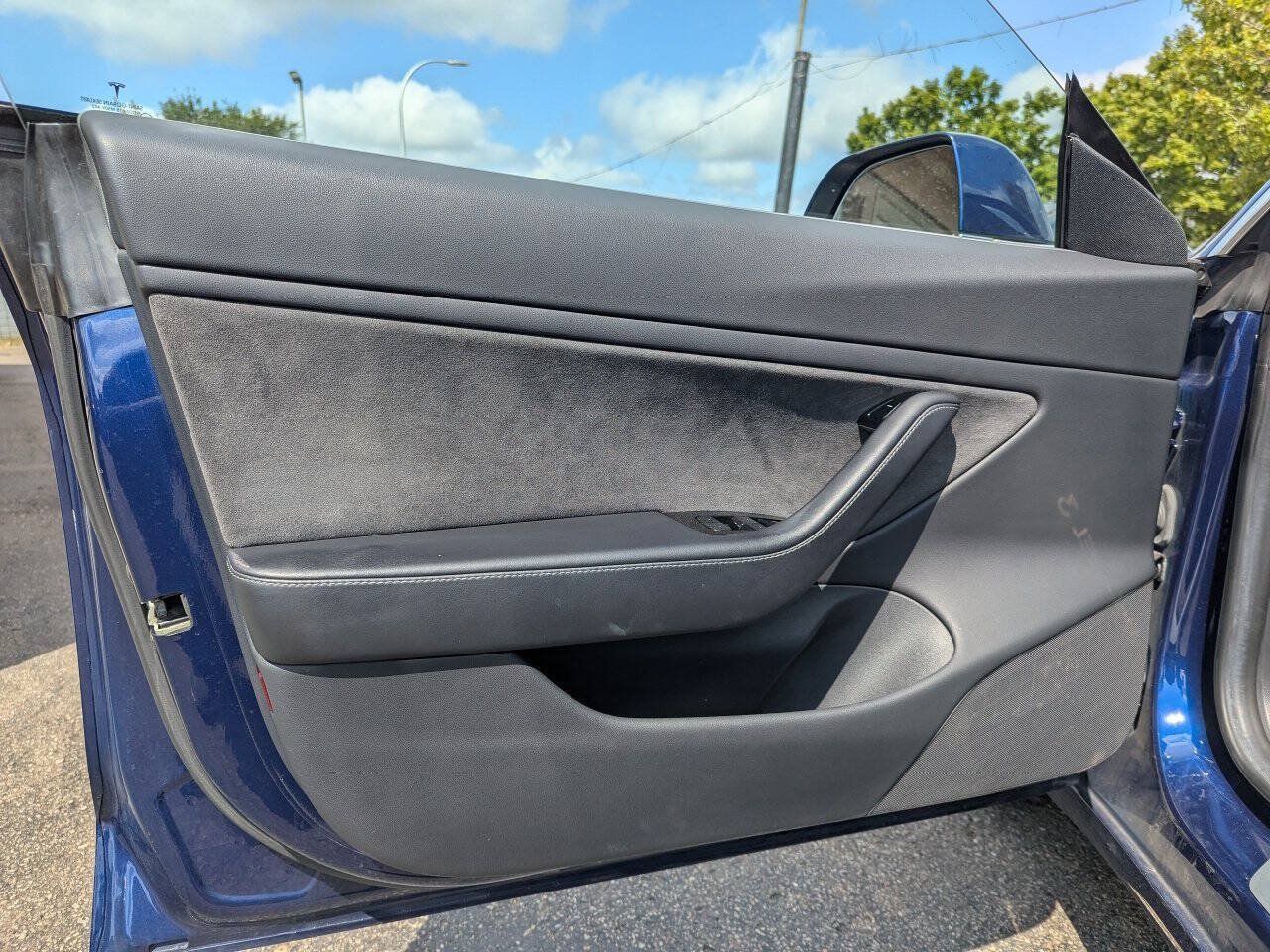 Used 2018 Tesla Model 3 Long Range RWD image 12