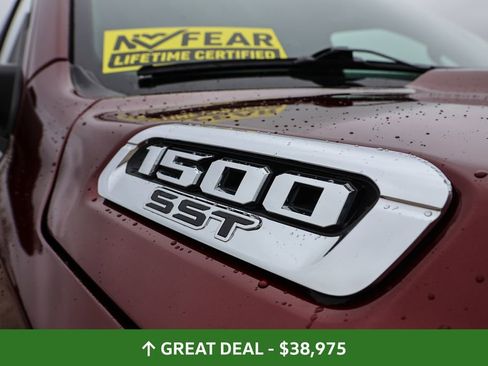 Used 2025 RAM 1500 Laramie image 14