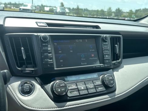 Used 2017 Toyota RAV4 XLE AWD/4WD image 16