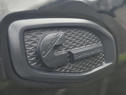 Used 2018 Nissan Titan SL w/ Midnight Edition image 26