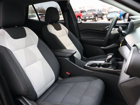 Used 2024 Chevrolet Trax LS w/ LS Convenience Package image 31