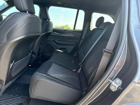 Used 2025 Jeep Grand Cherokee Laredo X RWD image 9