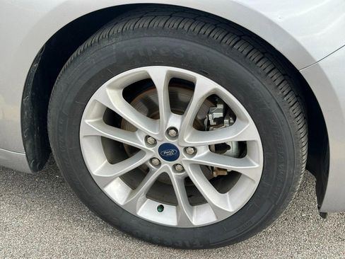 Used 2020 Ford Fusion SE image 4