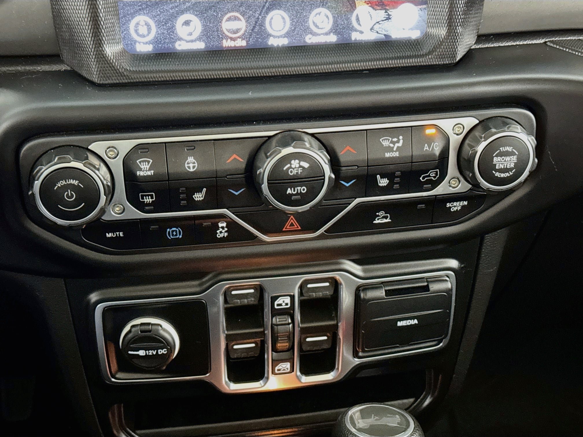 Used 2023 Jeep Wrangler Unlimited w/ Cold Weather Group AWD/4WD image 18