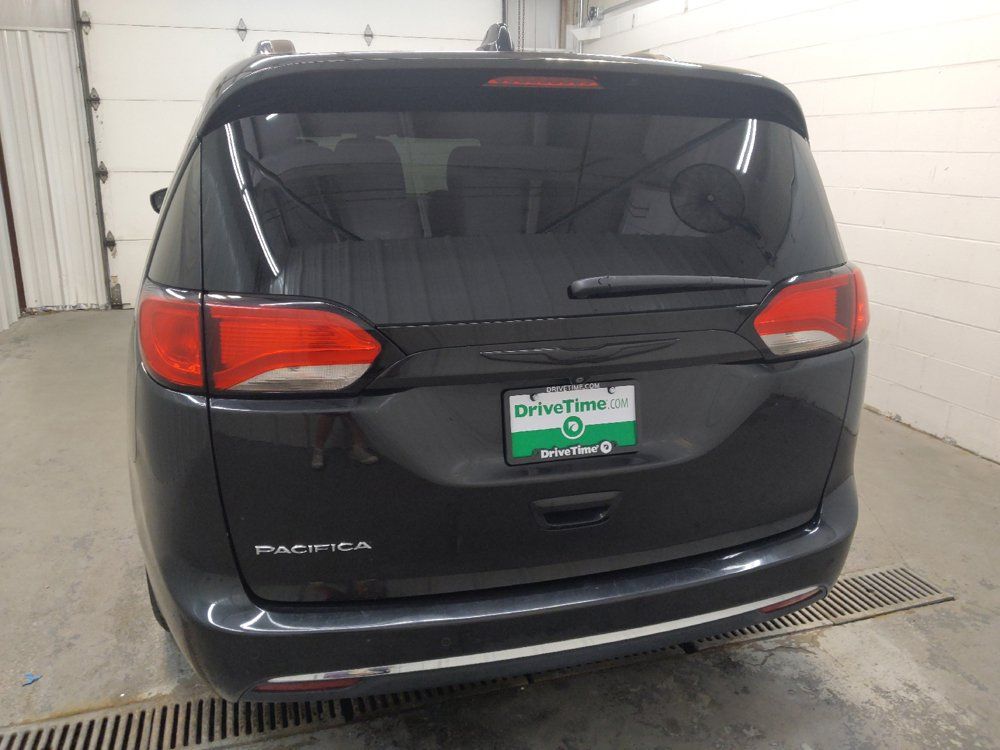 Used 2020 Chrysler Pacifica Touring-L FWD image 6