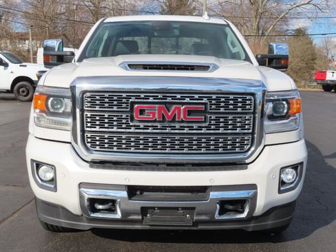 Used 2019 GMC Sierra 3500 Denali w/ Duramax Plus Package image 9