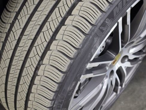 Used 2016 Porsche Panamera S image 40