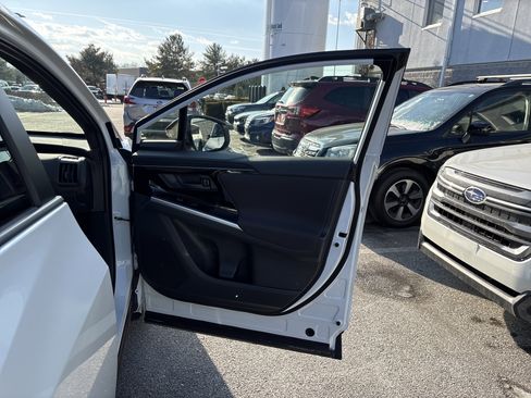 Used 2025 Subaru Solterra Premium w/ Premium Convenience Package image 9