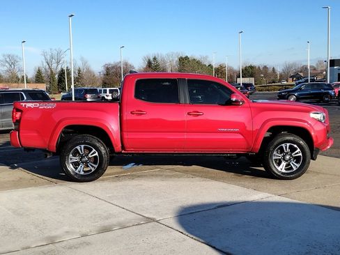 Used 2016 Toyota Tacoma SR image 4