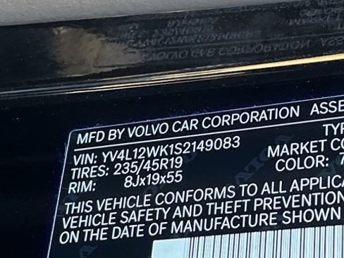 Used 2025 Volvo V60 B5 Cross Country Plus image 35