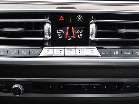 Used 2020 BMW X7 xDrive40i w/ Premium Package AWD/4WD image 21