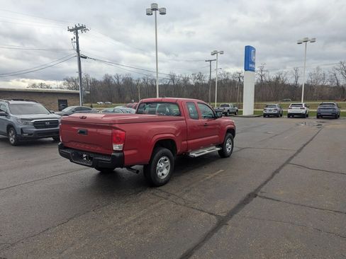 Used 2016 Toyota Tacoma SR image 3