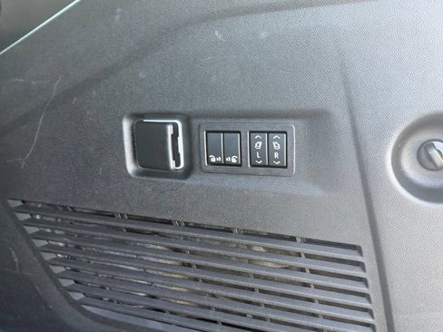 Used 2023 Chevrolet Suburban Premier AWD/4WD image 39