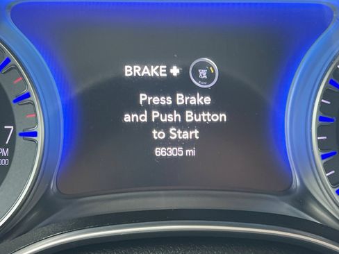 Used 2019 Chrysler 300 Touring RWD image 26