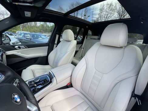 Used 2021 BMW X5 xDrive40i w/ Premium Package image 9