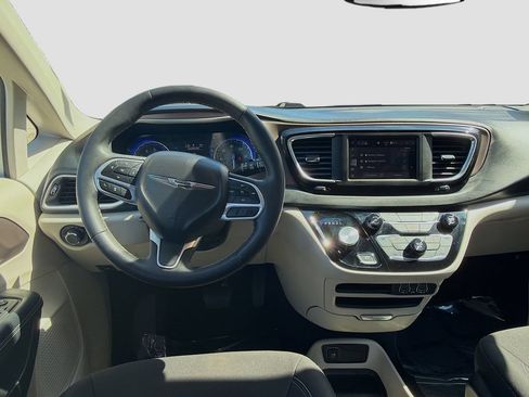 Used 2023 Chrysler Voyager LX FWD image 20