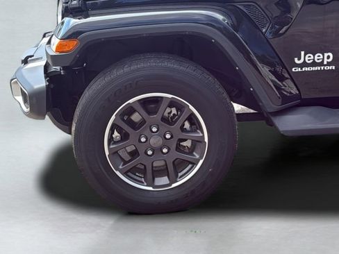 Used 2022 Jeep Gladiator Overland w/ Popular Equipment Package AWD/4WD image 21