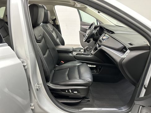 Used 2017 Cadillac XT5 Luxury image 26
