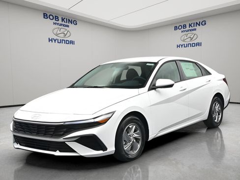 New 2026 Hyundai Elantra SE FWD image 1