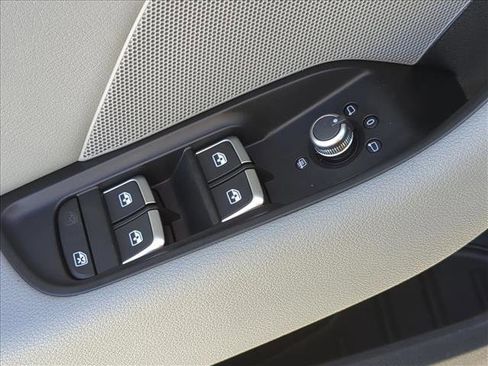 Used 2017 Audi A3 e-tron Premium image 11