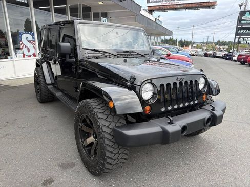 Used 2012 Jeep Wrangler Unlimited Sahara AWD/4WD image 11