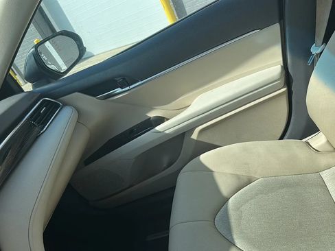 Used 2018 Toyota Camry LE FWD image 12
