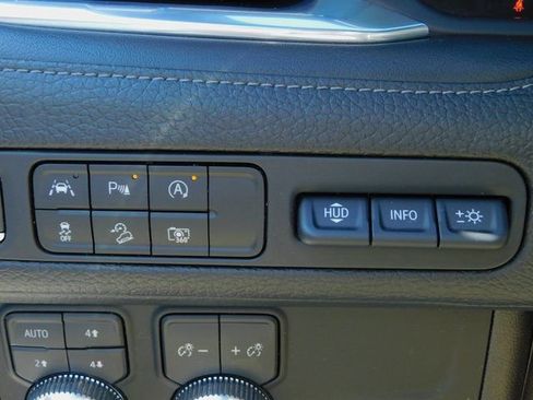 Used 2023 GMC Yukon XL Denali image 17