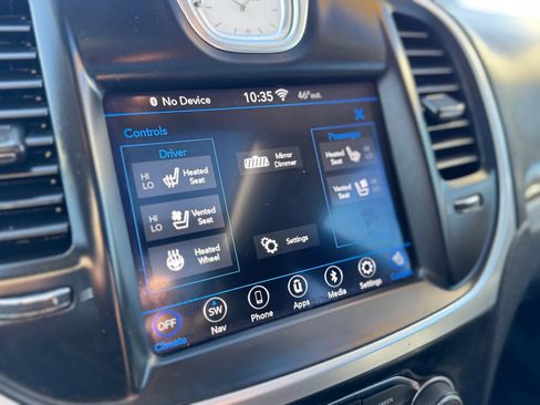 Used 2020 Chrysler 300 Limited image 41