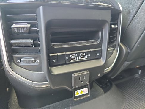 Used 2021 RAM 1500 Laramie AWD/4WD image 17