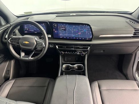 Used 2025 Chevrolet Traverse LT FWD image 14
