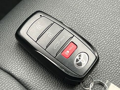 Used 2025 Toyota Grand Highlander XLE image 30