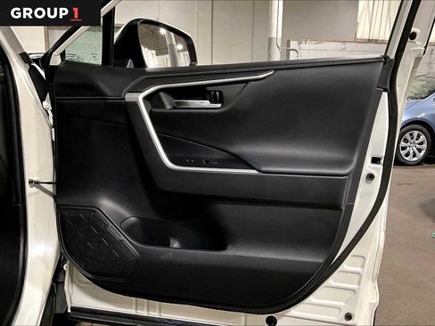 Used 2022 Toyota RAV4 Limited image 23