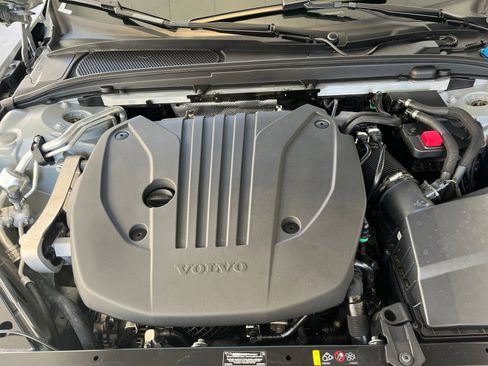 Used 2025 Volvo V60 B5 Cross Country Plus image 32