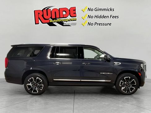Used 2023 GMC Yukon XL Denali w/ Advanced Technology Package AWD/4WD image 7