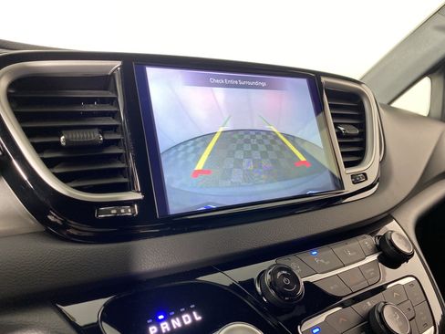 Used 2025 Chrysler Pacifica Select FWD image 4