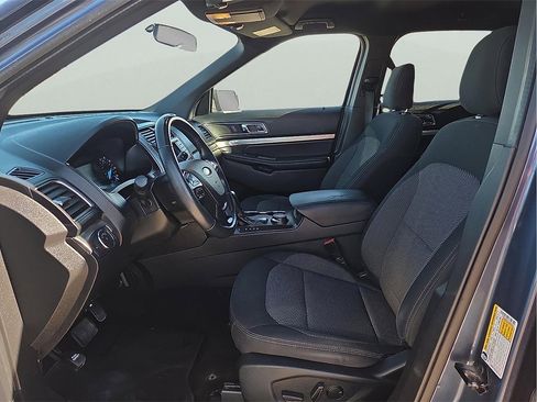 Used 2019 Ford Explorer XLT image 12