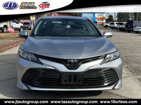 Used 2019 Toyota Camry LE FWD image 2
