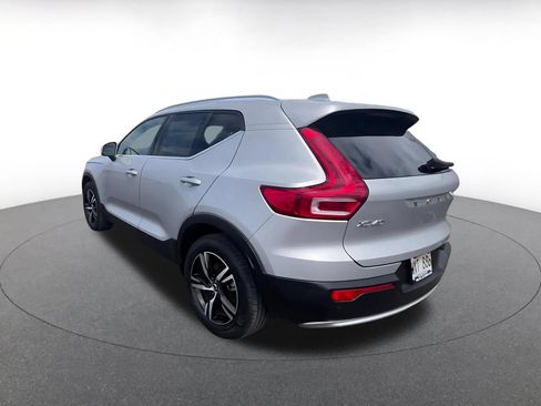 Used 2024 Volvo XC40 B5 Core AWD/4WD image 11